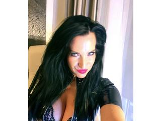 Klikni tu a chatuj s modelkou! HotChantal