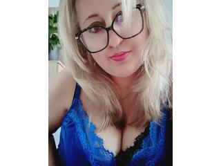 Klikni tu a chatuj s modelkou! Mariablond